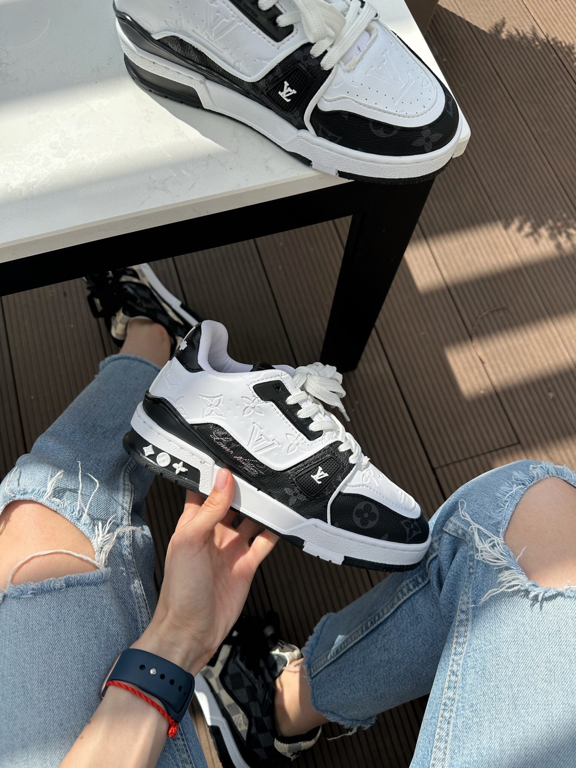 012cfb52-af85-498b-8bfa-a9bb25c2772a Boty Louis Vuitton Trainet Black / White-kůže, styl a pohodlí - Obrázek 1