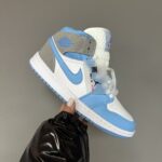 Baskets Air Jordan Retro 1 Mid se Blue / Grey-cuir et daim Premium