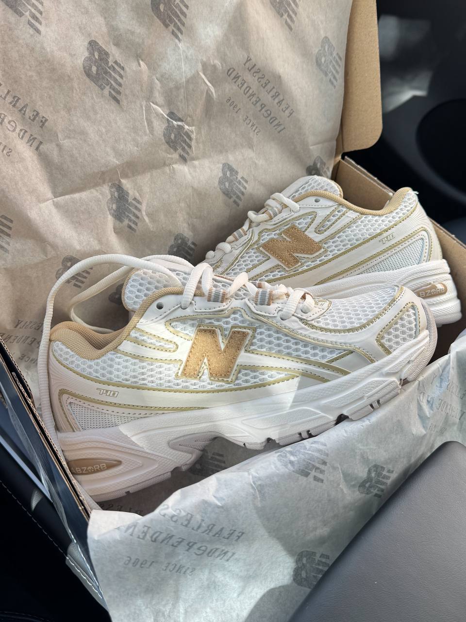 095ee081-dff5-4487-ab18-aac1c76c0ba9 Boty New Balance 740 White / Yellow — kožené a Textilní sportovní - Obrázek 1