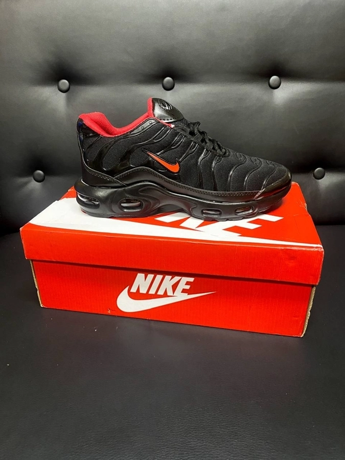 0c9f2c64-bd8f-4998-9b1c-6d345f74959a Кросівки Nike Air Max TN+ Black/Red — текстильні чоловічі кросівки - obrazek 1
