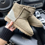 Ugg Classic Mini Mokko Suede — жіночі замшеві уггі з овчиною