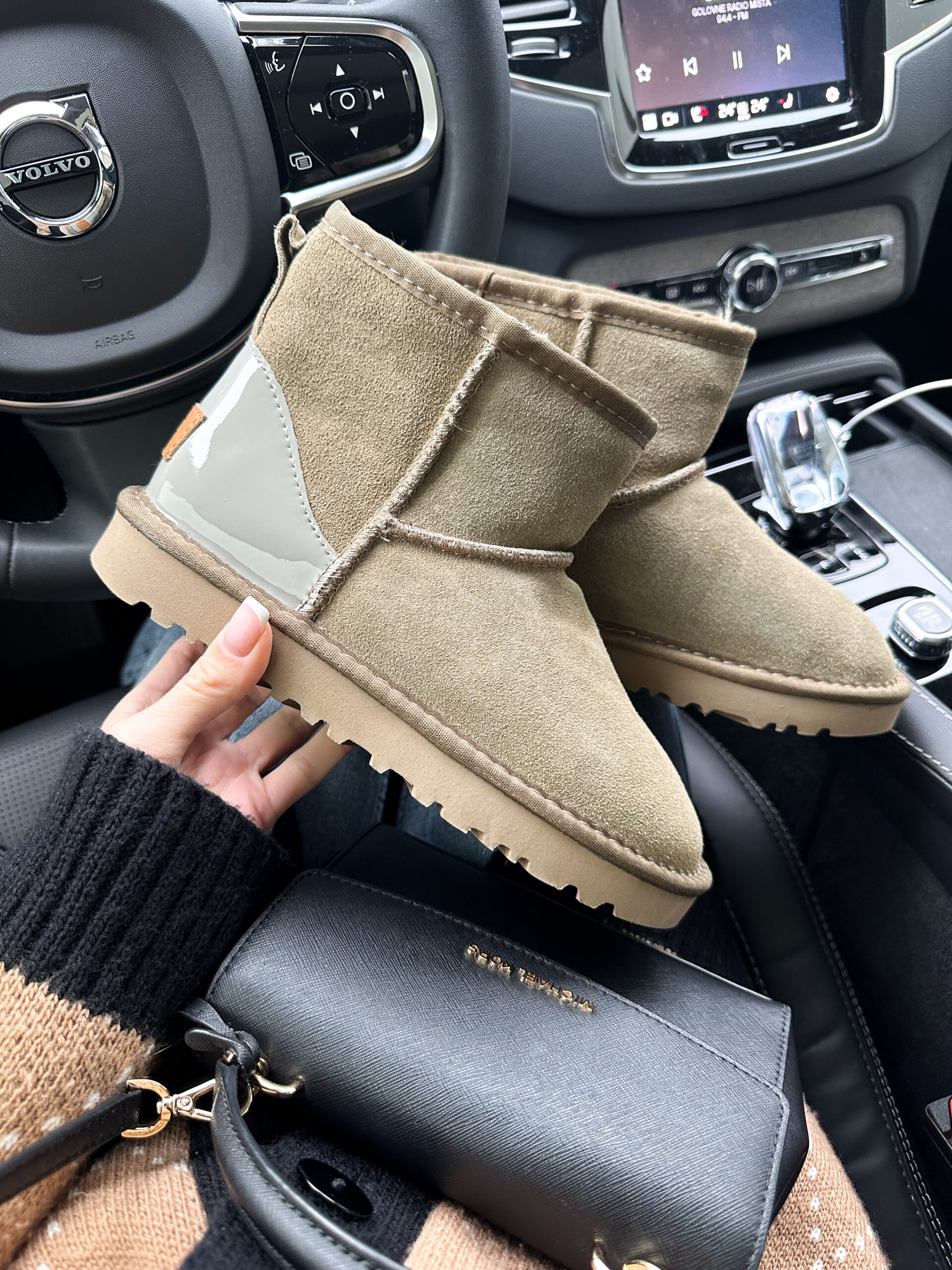 119b0d47-2969-4422-a418-accabfd84293 Ugg Classic Mini Mokko Suede — жіночі замшеві уггі з овчиною — изображение 1