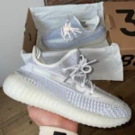 Кросівки Adidas Yeezy Boost 350 V2 з рефлективними шнурками