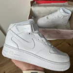 Nike Air Force 1 ' 07 korkeat valkoiset tennarit-klassiset nahkakengät
