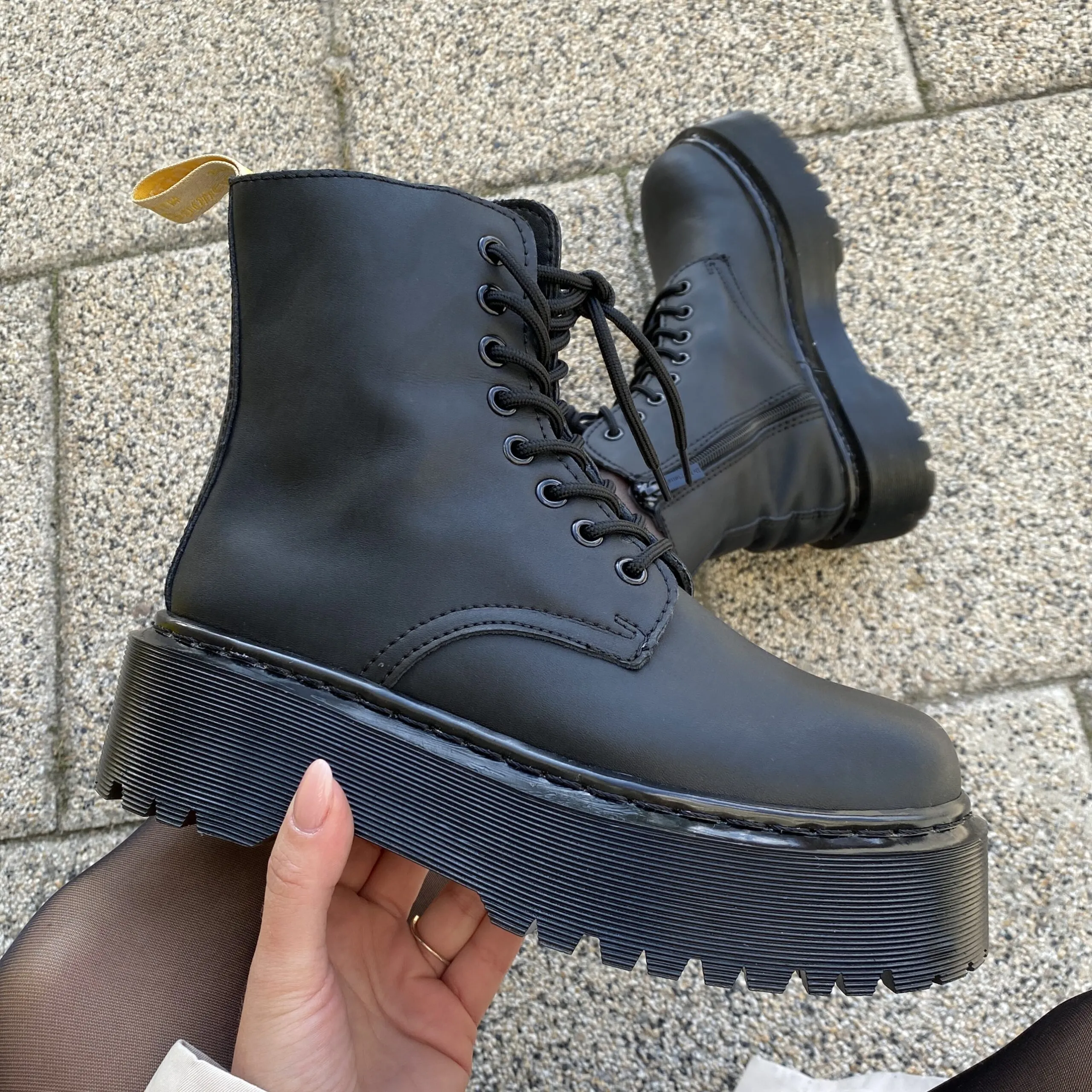 Boty Dr. Martens Jadon Triple Black - kožené termo boty - Obrázek 1
