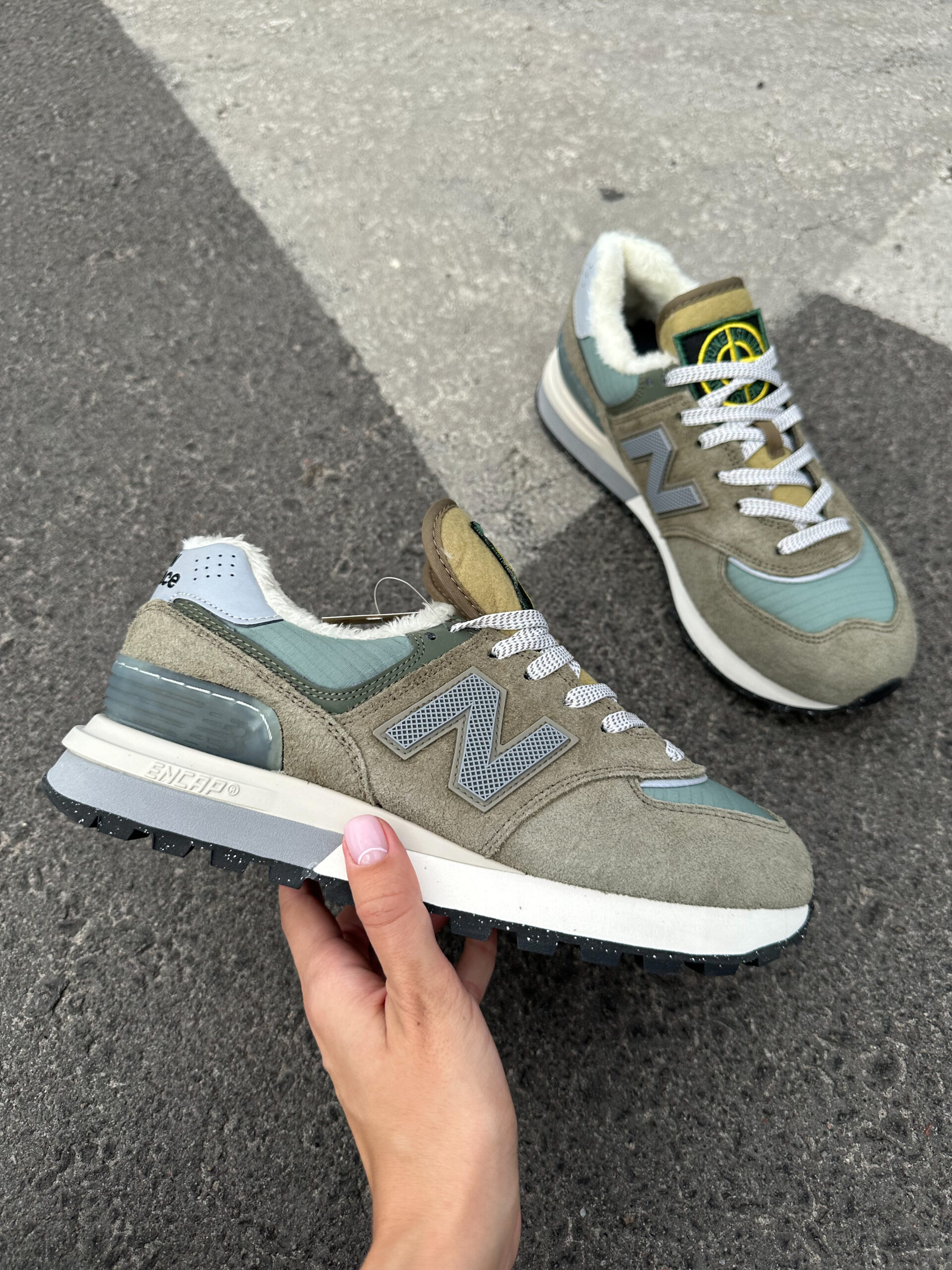 25e1dfc8-802e-45d9-9dfb-a83281a5432e Кросівки New Balance 574 Stone Island замша — преміум стиль і комфорт - obrazek 1