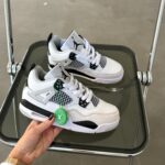 Кросівки Air Jordan 4 Retro Military Black — чоловічі шкіряні кеди