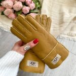 Рукавички UGG Ginger — жіночі шкіряні з овчиною для зими