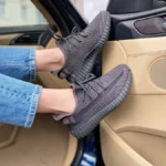 Кросівки Yeezy 350 з рефлективними шнурками для стилю та комфорту