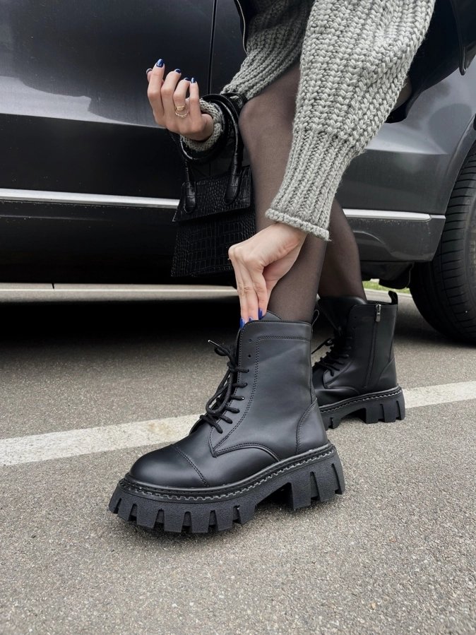 3388fb35-aa30-47ab-aab8-b6d6c39e84ad Кросівки Fendi Sneakers Black/White — шкіра та замша, стиль преміум — изображение 1