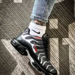 Sportbačiai Nike Tn Plus Black / Silver oda / tinklelis-stilius ir komfortas