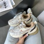 Nike V2K Run Light Orewood Brown Sneakers-kevyet tekstiililenkkarit