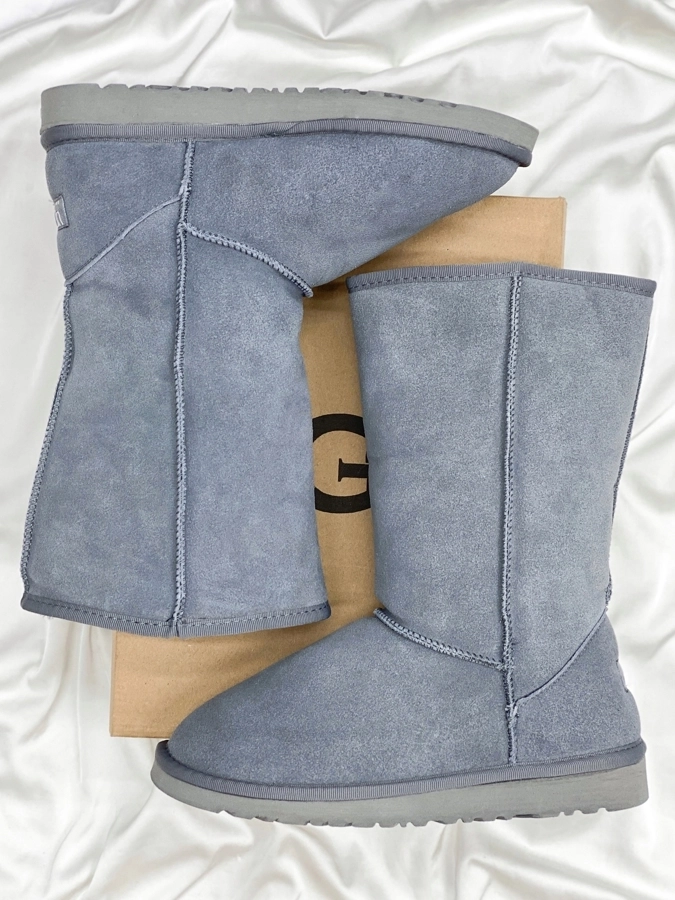 3a0deb73-44c0-411d-8cba-3662cd033598 Чоботи UGG Classic Tall II Boot Light Gray з замші – розпродаж - Зображення 1