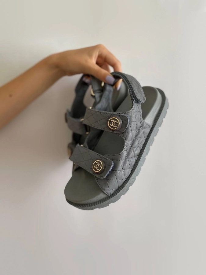 41102c7f-23b7-4014-bb08-46b2a043f302 Сандалі Chanel Sandals Grey Leather Premium — жіночі шкіряні сандалі - Зображення 1