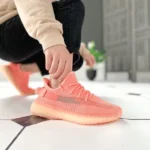 Кросівки Yeezy 350 Pink S — текстильні жіночі кросівки з Boost підошвою