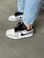 Baskets Air Jordan 1 Low Light Smoke Grey en cuir véritable