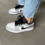 Baskets Air Jordan 1 Low Light Smoke Grey en cuir véritable