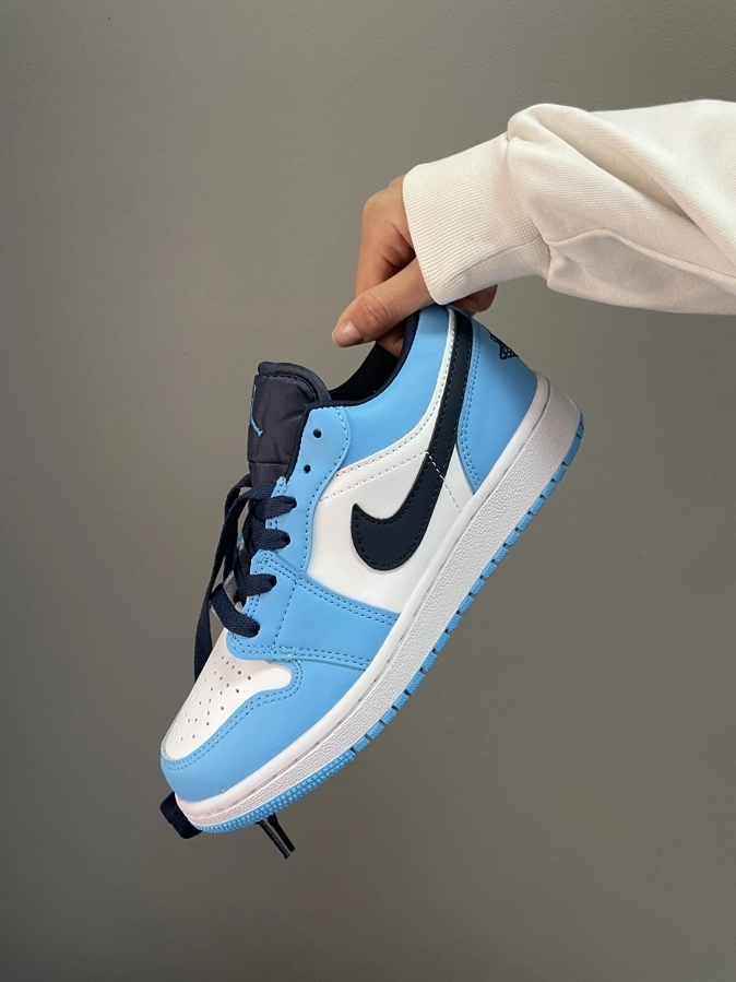 4d68f66f-f6c3-435e-ae4d-8101180166df Air Jordan Retro 1 Low University Blue-baskets élégantes en cuir – Image 1