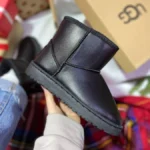 Уггі Ugg Mini Black Leather жіночі чорні еко-шкіра