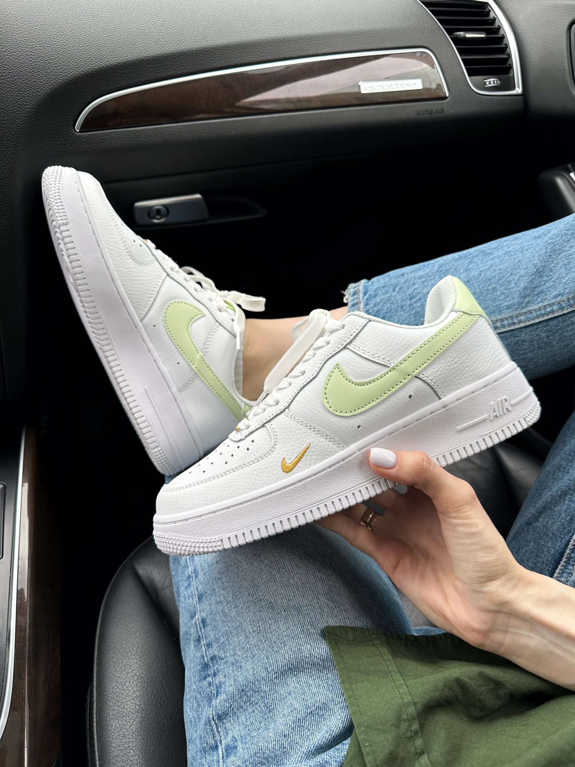 540ea6ff-dcdc-413b-9319-1a084710e580 Air Force 1 Swoosh Lime Light Sneakers-Stilvolle lederne Turnschuhe – Bild 1