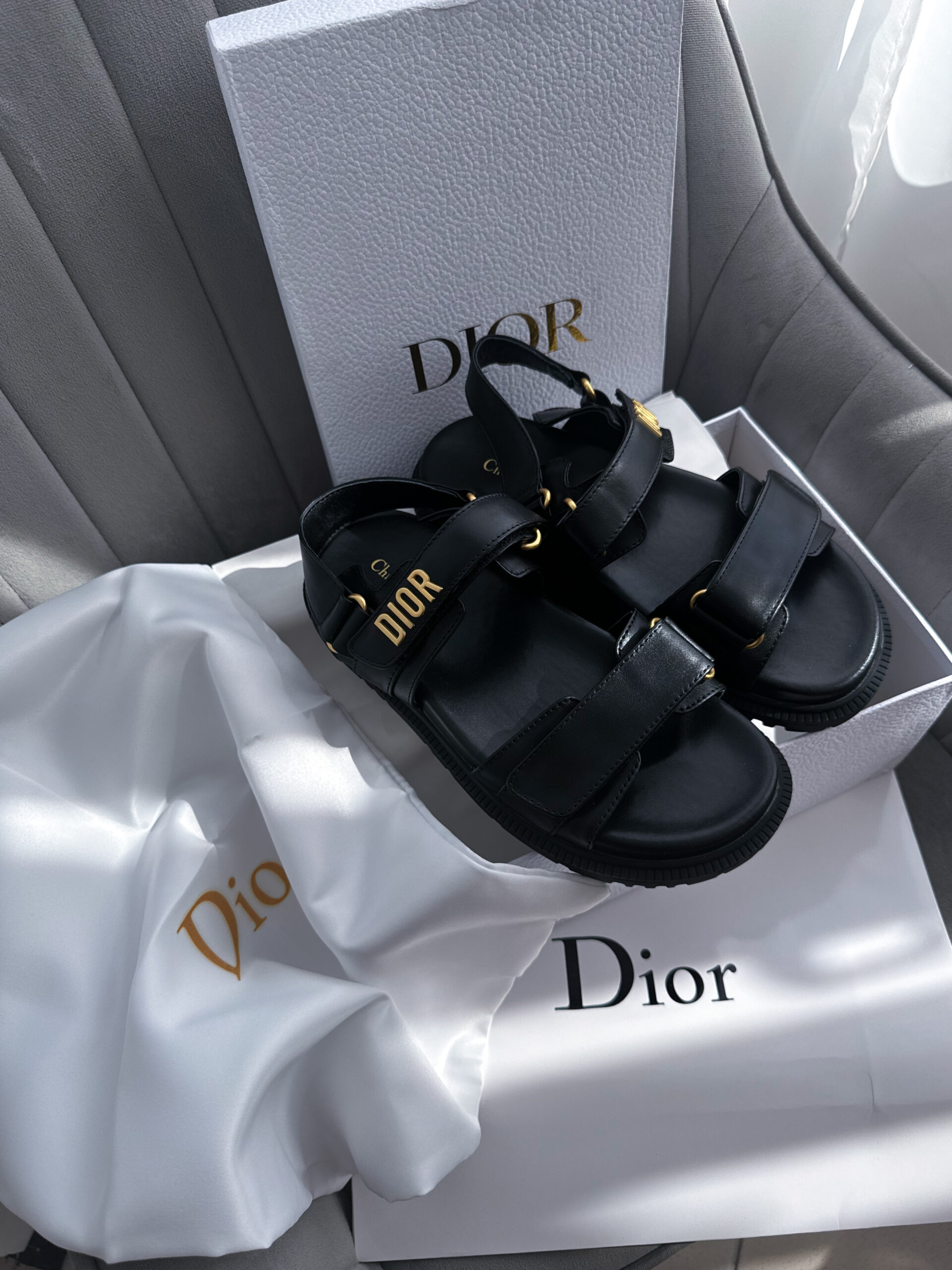 545401e6-f13e-459a-a2c7-a6cf0206c0e6 Dior Premium Black Sandalen - Premium-Sandalen aus Leder für Damen – Bild 1