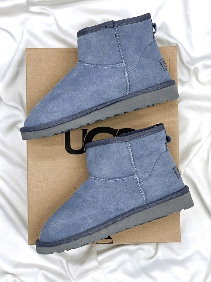 557e4dff-9041-49ec-be0d-5f7cc293245b UGG Classic Mini II Boot Shade — жіночі замшеві уггі з овчиною — изображение 1