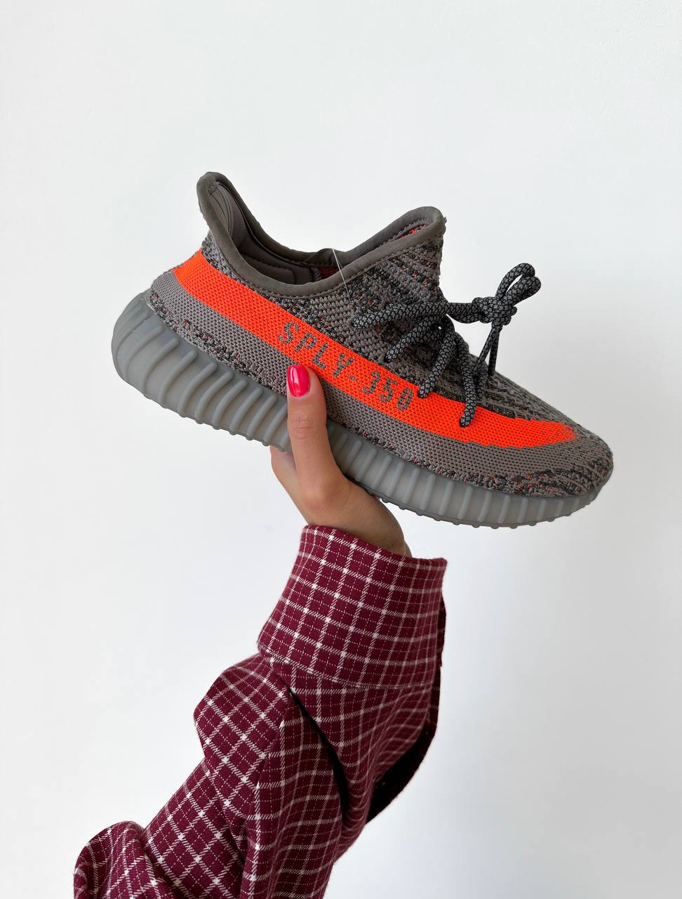 580403f1-62a1-4cda-8182-ca9fd3bc0981 YEEZY Boost 350 V2 Dark Beluga Reflective кросівки текстильні - Зображення 1