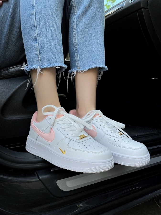 5c1da35e-67a5-44e0-bed7-482d7002d3cb Sneakers Air Force 1 Swoosh White / Pink-Sneakers aus weißem Leder mit rosa Logo – Bild 1