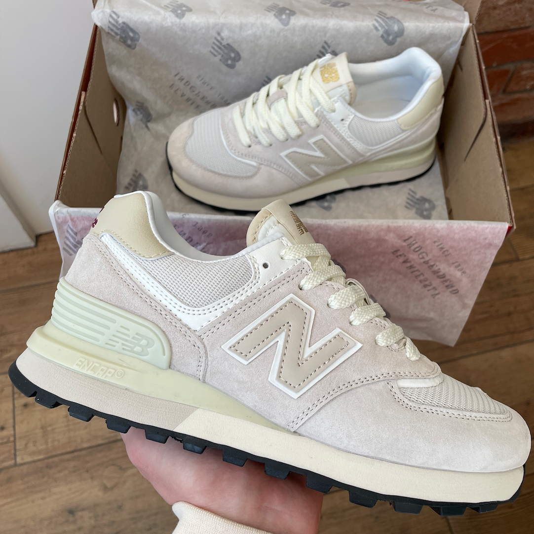 5cc92b9d-f79f-4a3d-a767-3905be23bf43 Кросівки New Balance 574 Legacy Beige із замші - Зображення 1