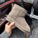 UGG Mini Khaki camoscio con pelliccia elegante e caldo