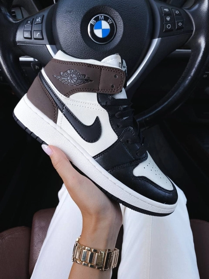 5eaaebf2-69ba-4400-82f8-5f40aa966b23 Baskets 1 Retro High en cuir véritable-style et confort quotidien – Image 1