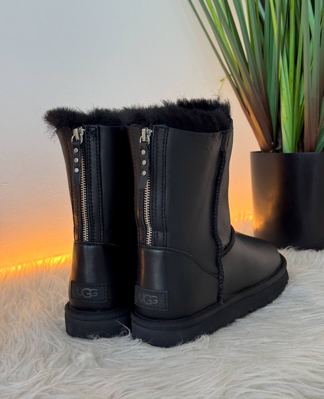 5ed76c5f-f91a-4b8c-b886-d6897a448473 UGG Short Zip Leather-Moteriški zomšiniai trumpi batai - Image 1