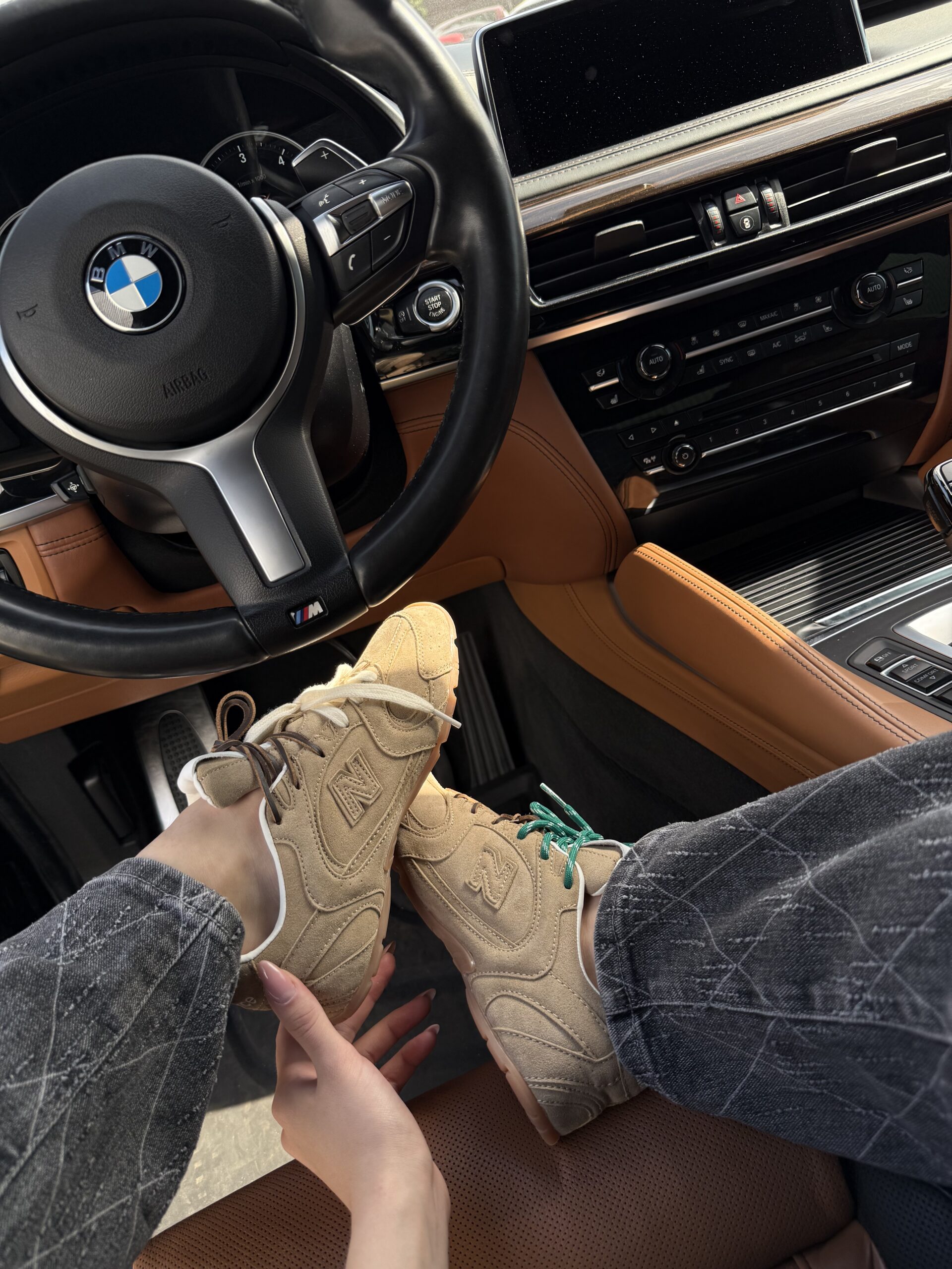 6f6df4d9-3cc2-4680-8f2a-7144b7688f5a New Balance x Miu Miu 530 tossud-Suede stiilsed naiste tossud - Image 1