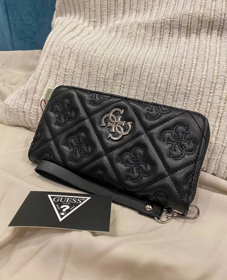 6ff42eaf-51de-47d6-a428-854abbea6ecc Le sac Guess est un sac élégant pour femme en éco-cuir pour tous les jours – Image 1