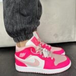 1 Retro High Pink tossud-stiilsed nahast ja tekstiilist kõrged tossud