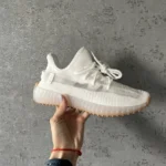 Кросівки Yeezy 350 V2 White Crema текстильні для стильного образу