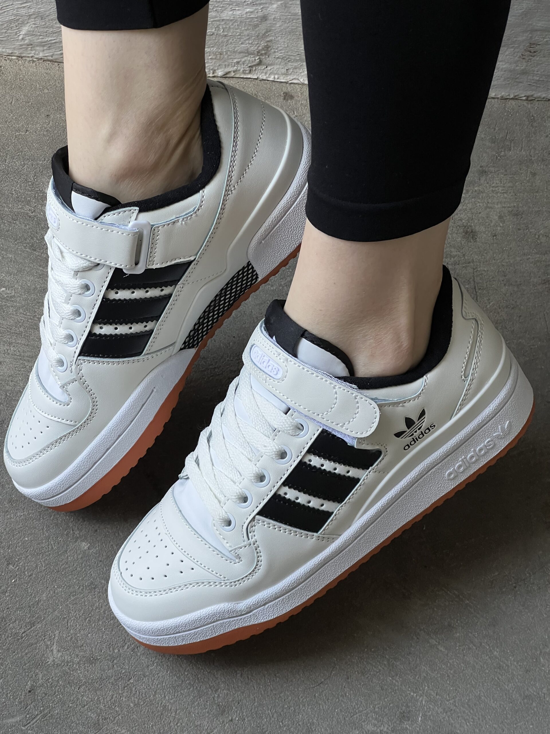 78fead15-ee7c-4abc-b66e-b0e17c7c0591 Adidas Forum Low White Black nahast tossud-Stiil ja mugavus - Image 1