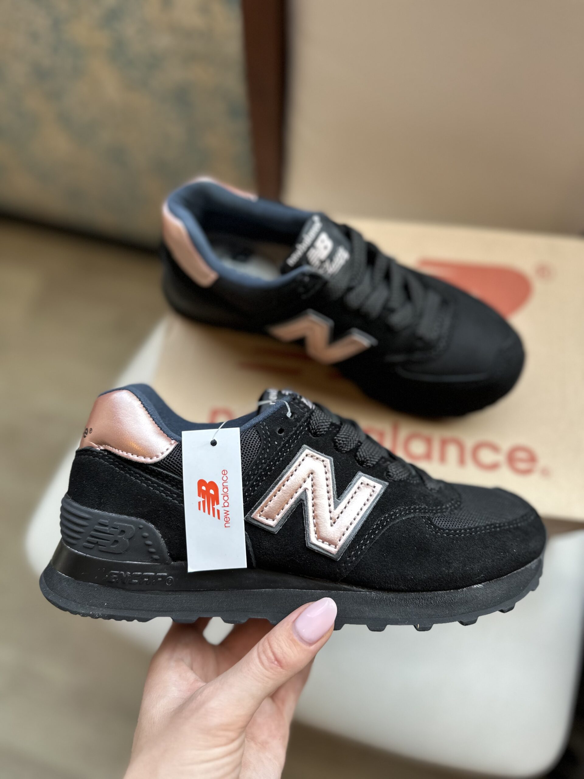 7a6036ea-00b6-4ca7-a542-5b1e8165d3cc Кросівки 574 Black із замші та текстилю — стиль і комфорт щодня - Image 1