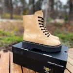 Чоботи Dr.Martens Jadon Beige — лаковані з хутром та застібкою