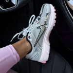 Кросівки Zoom Voomero 5 Silver Pink текстильні для спорту