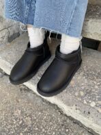 Ugg Classic Ultra Mini Black Leather — шкіряні жіночі уггі з вовною - Зображення 2
