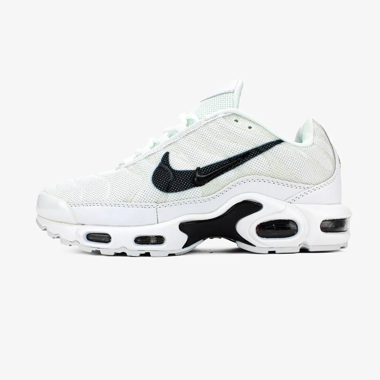 8aea4d19-ca65-42e8-9667-7db4167d165b Nike Air Max Plus Double Swoosh White / Black Sneakers-Herren Leder – Bild 1