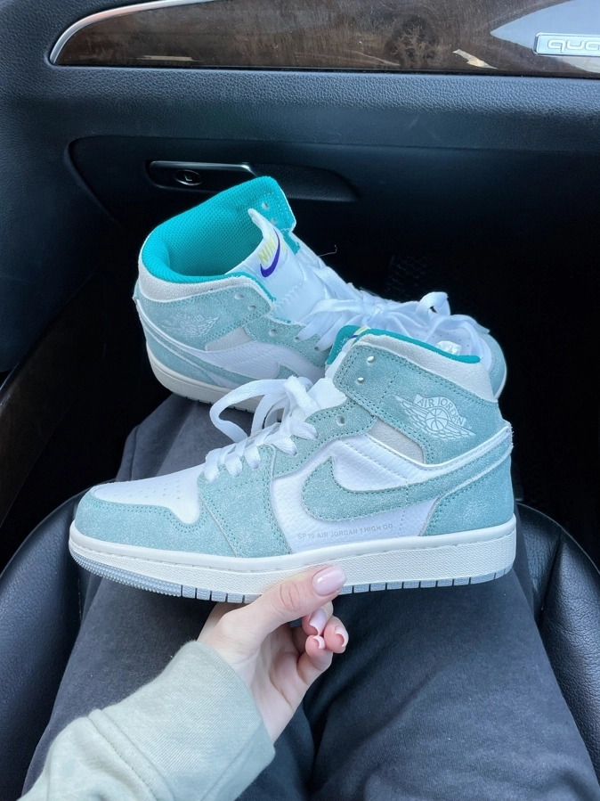 8b011786-02d3-4cba-883b-39e4ae7ea522 Air Jordan 1 Turbo Green-baskets vertes élégantes – Image 1
