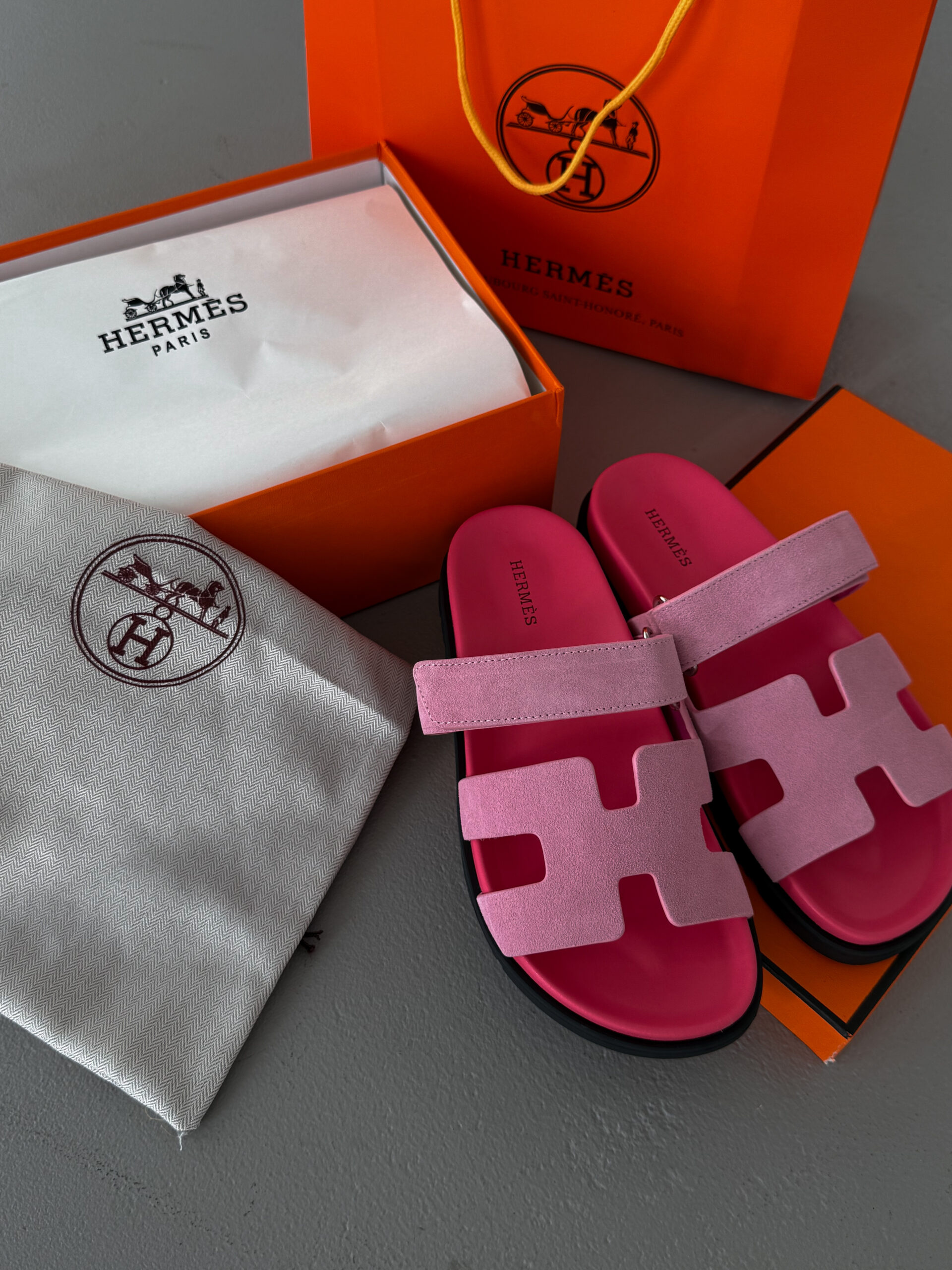 8d6977f0-e109-4db8-8d4d-7964d3fbebec Капці Hermes Chyrpe Chèvre Velours Pink — жіночі замшеві шльопанці - Зображення 1