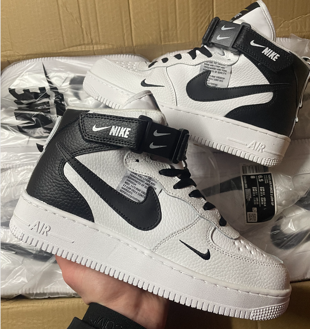 8ff66b7e-d37d-4923-b24c-f78810ae6b35 Scarpe Da Ginnastica Nike Air Force Utiliti High White Black inverno con pelliccia - immagine 1