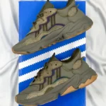 Scarpe Da Ginnastica Adidas Ozweego Khaki in pelle per un elegante abbigliamento quotidiano