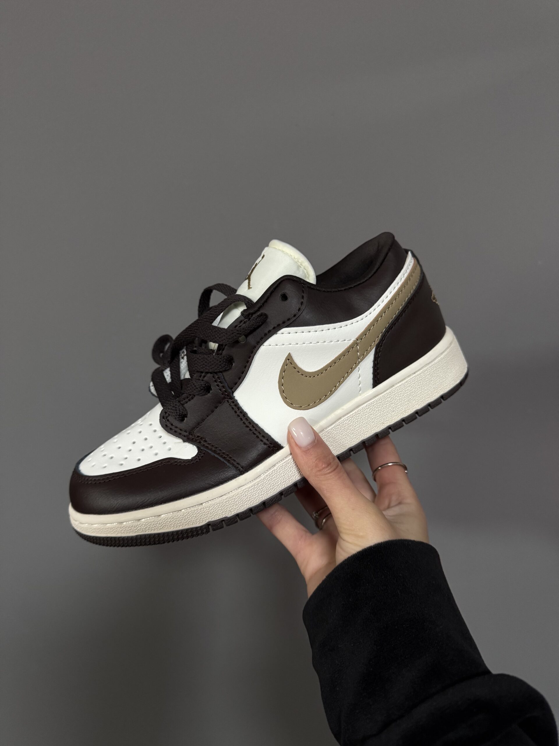 97fbed92-5b7d-4b64-8ca4-bce87caa21b1 AIR JORDAN RETRO 1 Low Shadow Brown - baskets en cuir Premium – Image 1