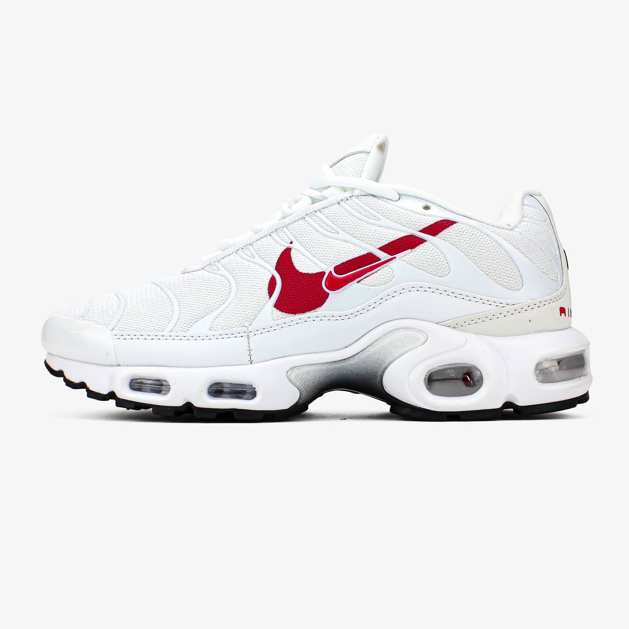 9ecaf599-d015-40ba-bd2e-a8de61cf19d2 Кросівки Nike Air Max Plus Double Swoosh White/Red — шкіра та текстиль - obrazek 1