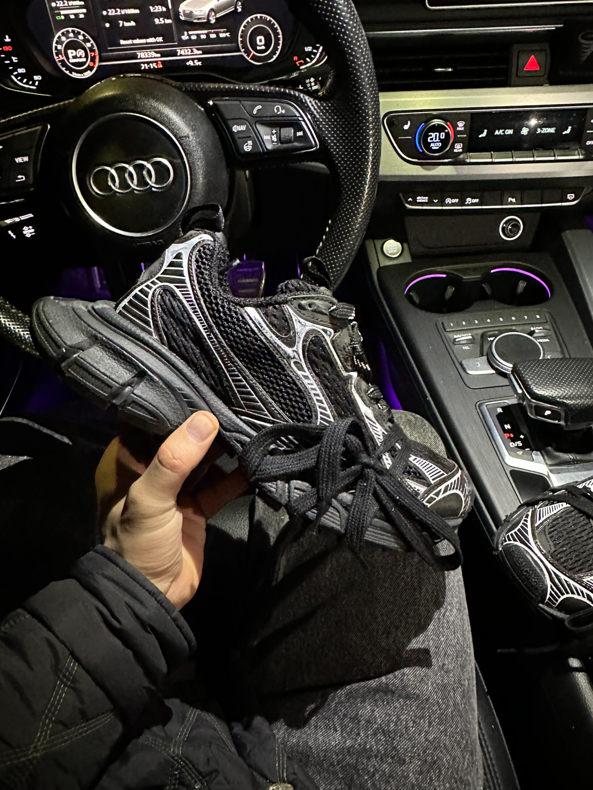 aab12123-a1f9-4843-8f21-32c902be5028 Кросівки 3XL Black Premium текстильні для спорту та активного відпочинку - Зображення 1