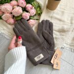 Рукавички UGG Grey замшеві з овчини — тепло та комфорт